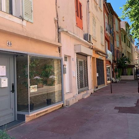 Mon Petit Nid D'Amour Au Coeur Historique De Frejus Luaran gambar